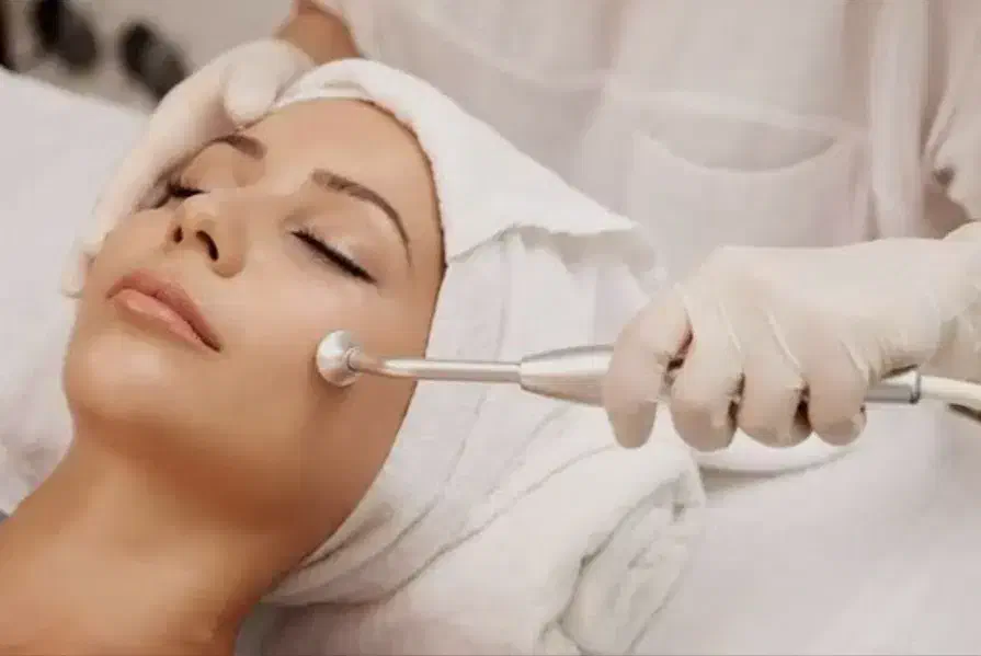 پاکسازی و فشیال تخصصی پوست|خدمات آرایشگری و زیبایی|اصفهان, طامه|دیوار