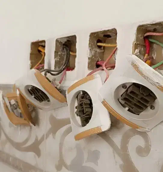 برقکشی و سیم کشی ساختمان|خدمات پیشه و مهارت|خاش, |دیوار