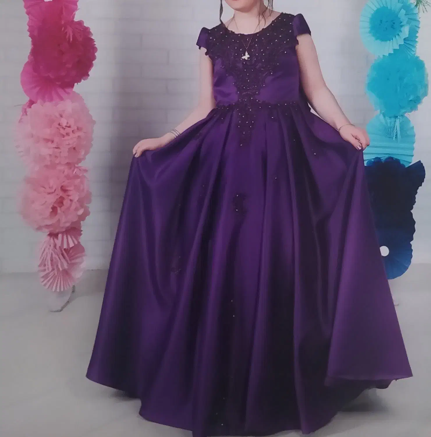 لباس مجلسی دخترانه، فقط یک شب چند ساعت پوشیده شده|لباس|ری, سرتخت|دیوار