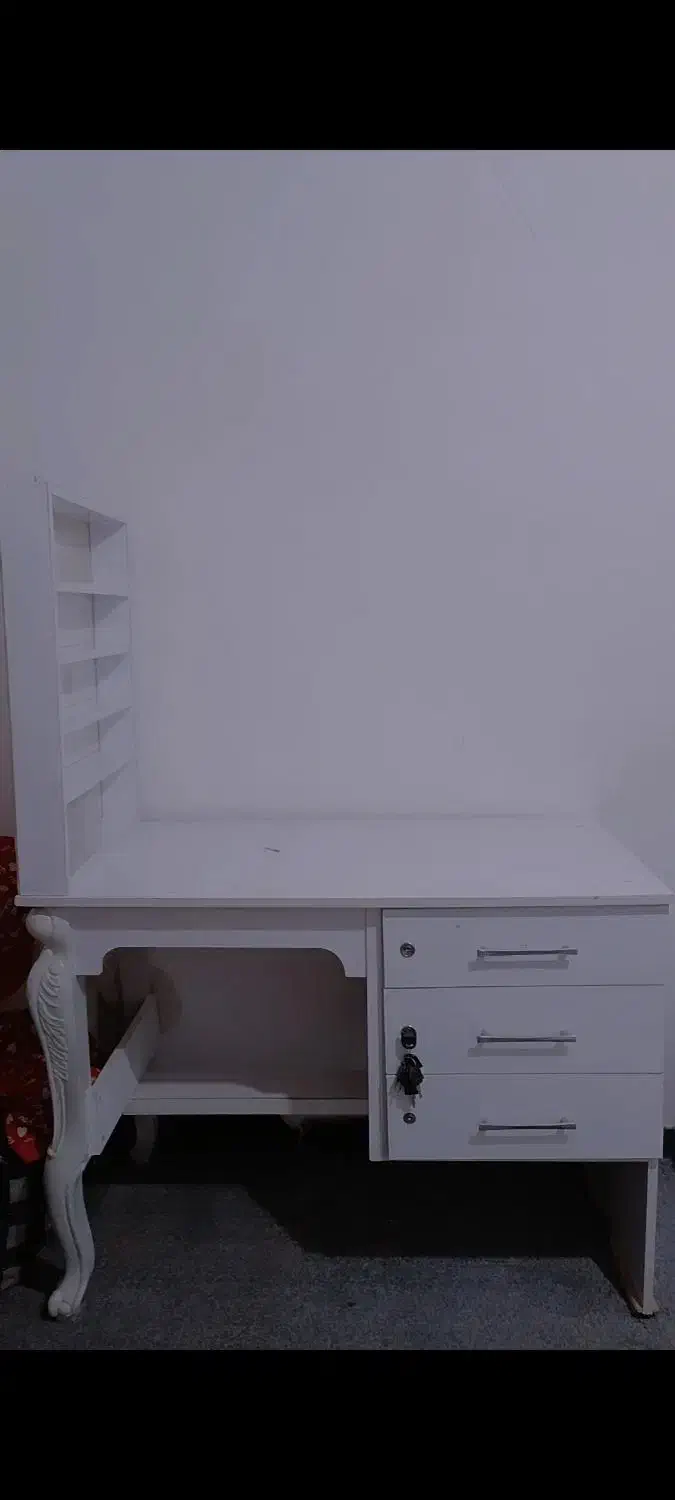 میز ناخنکاری|آرایشگاه و سالن‌های زیبایی|نیشابور, شهید جعفری|دیوار