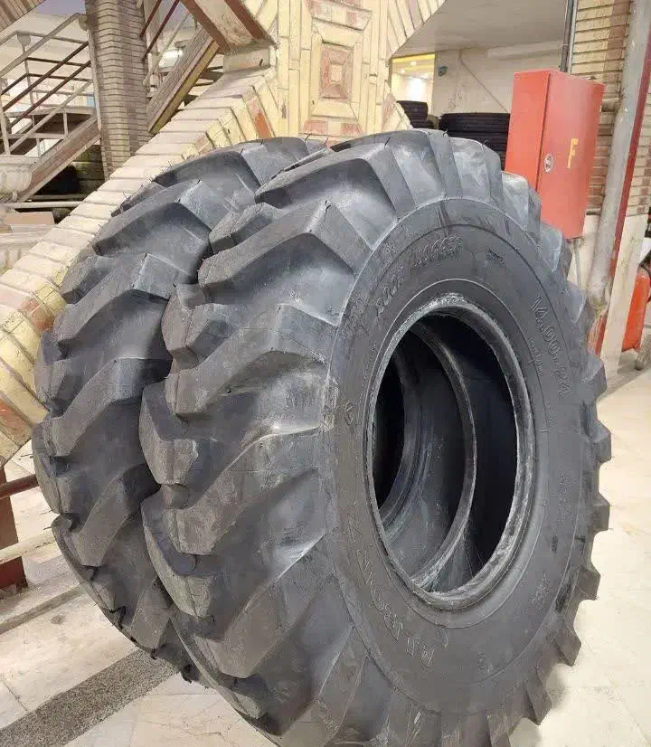 لاستیک تراکتور و لودر و گریدر و بیل بکهو|قطعات یدکی و لوازم جانبی|تهران, امین حضور|دیوار