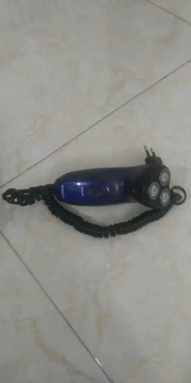 ریش تراش برقی...سشوار|آرایشی، بهداشتی، درمانی|آمل, |دیوار