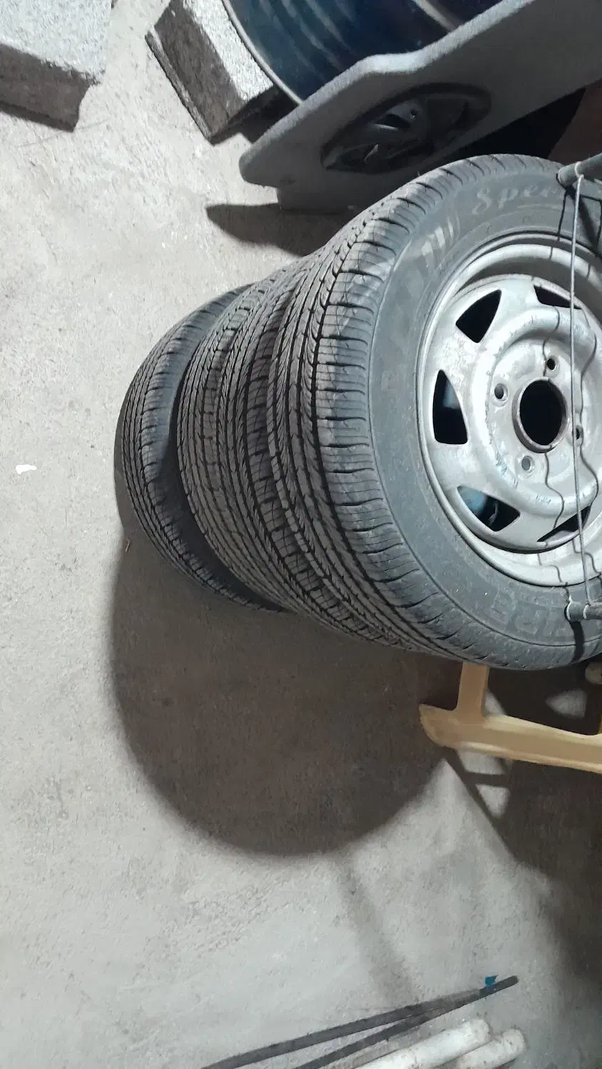 لاستیک درحد نو میباشد|قطعات یدکی و لوازم جانبی|رودسر, |دیوار