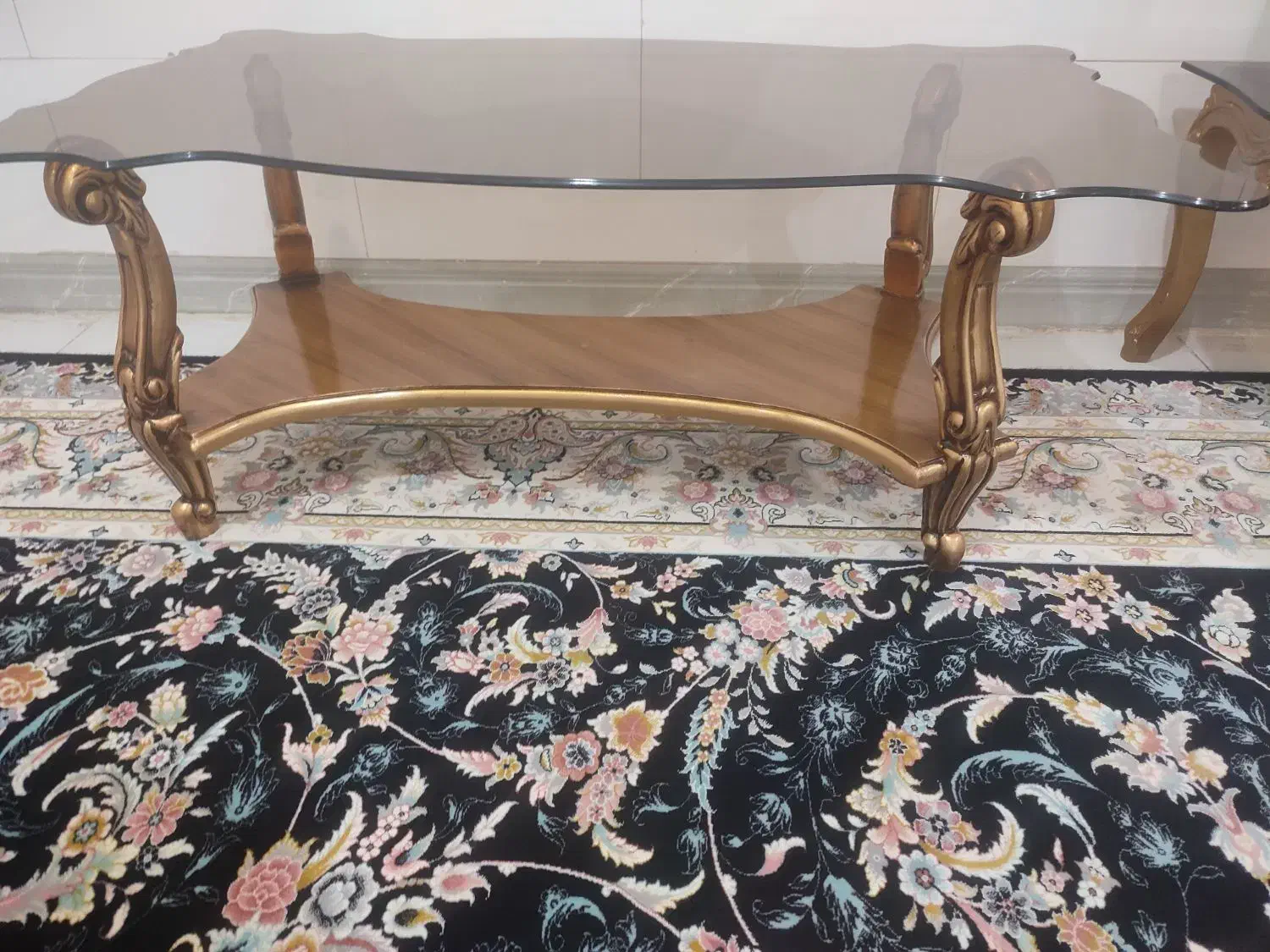 میز عسلی در حد نو جنس چوب راش|مبلمان خانگی و میز عسلی|معصومیه, |دیوار