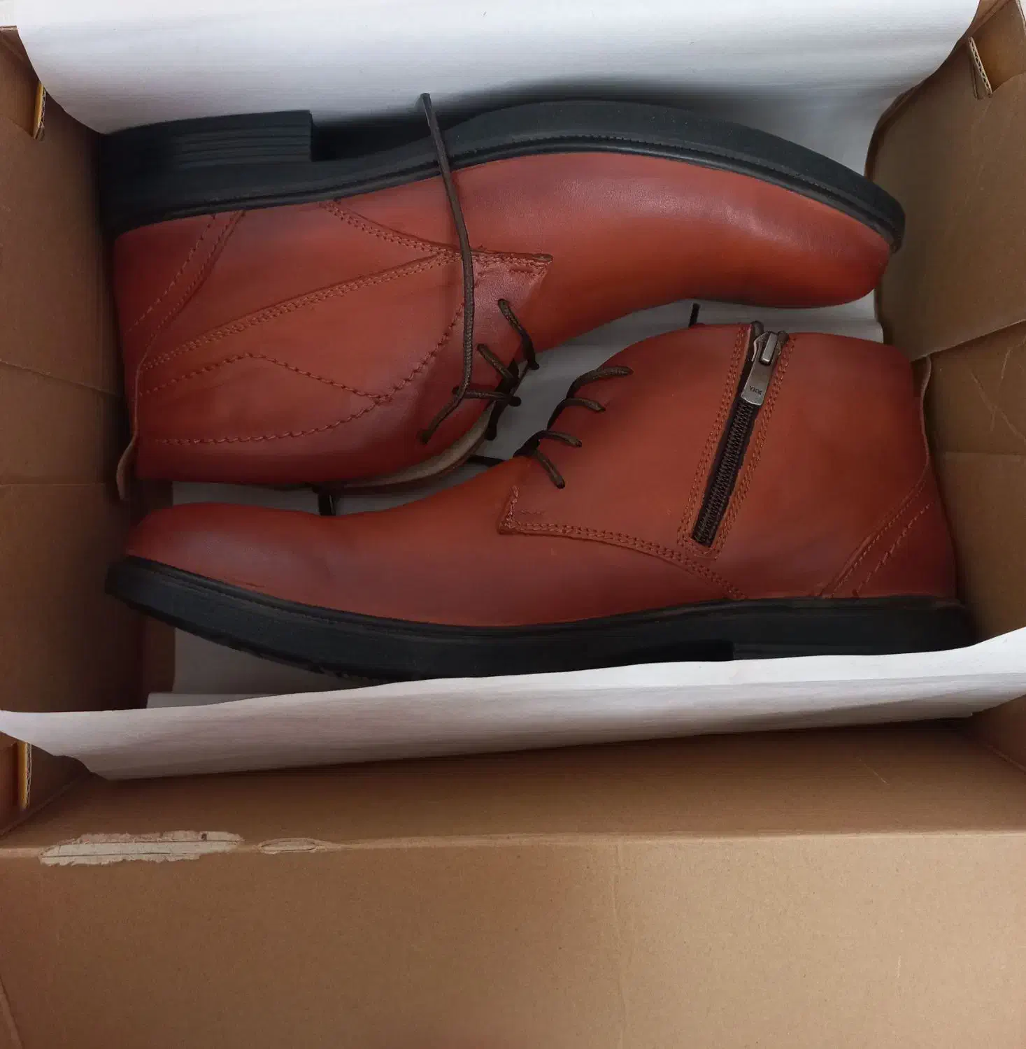 نیم‌ پوت‌ قهوه‌ ایی‌ چرم‌|کیف، کفش، کمربند|آبیک, |دیوار