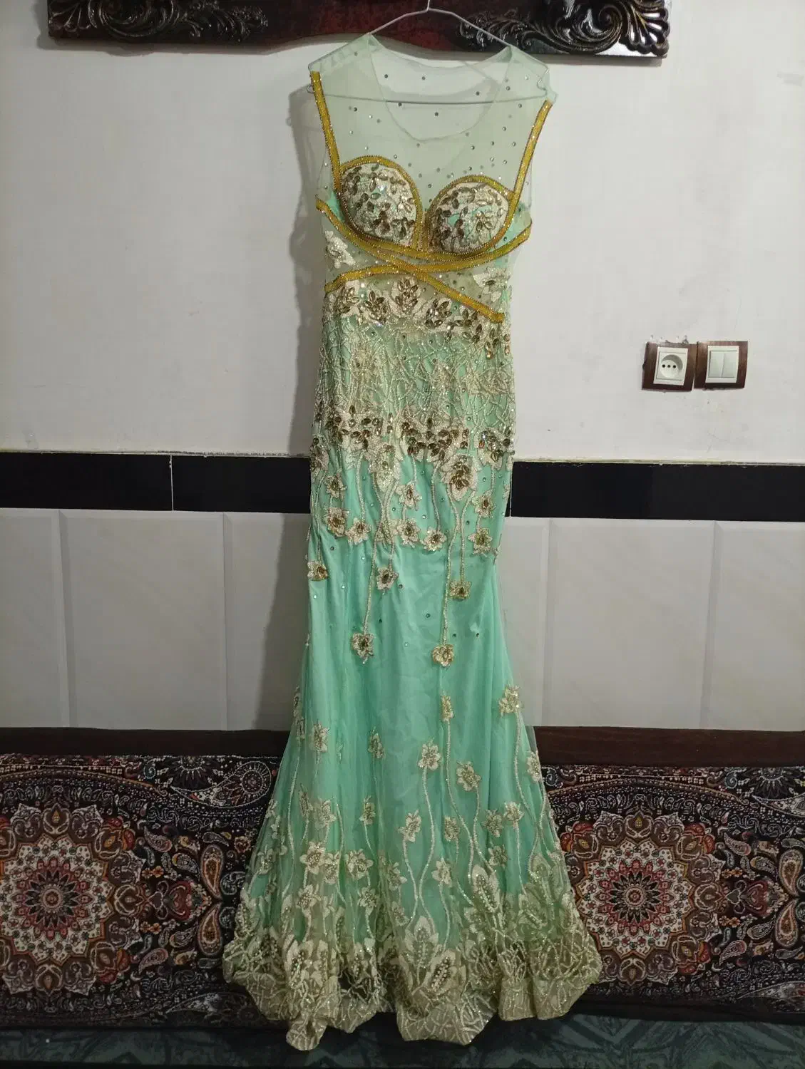 لباس مجلسی|لباس|رباطکریم, الارد|دیوار