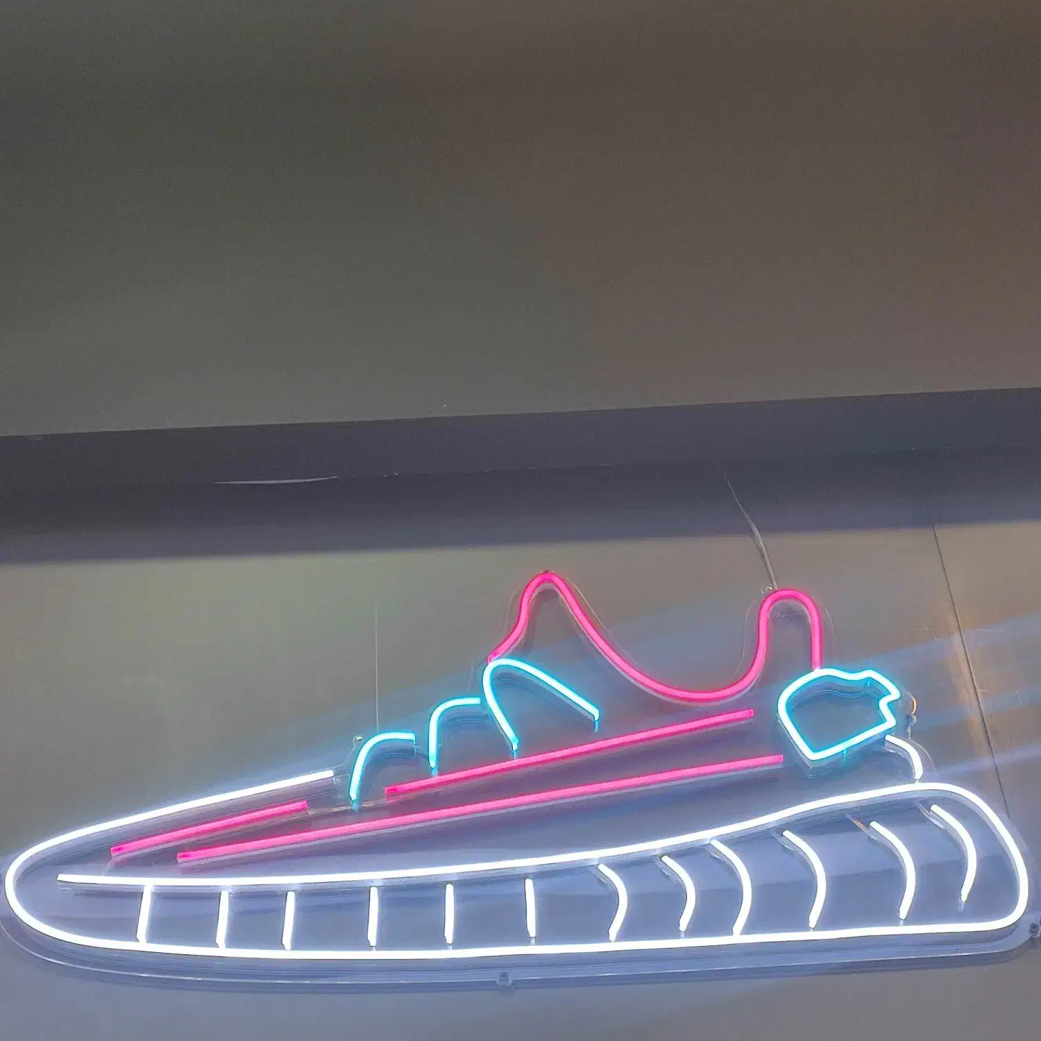 خدمات ساخت تابلو نئون وLED|فروشگاه و مغازه|سبزوار, قائم|دیوار