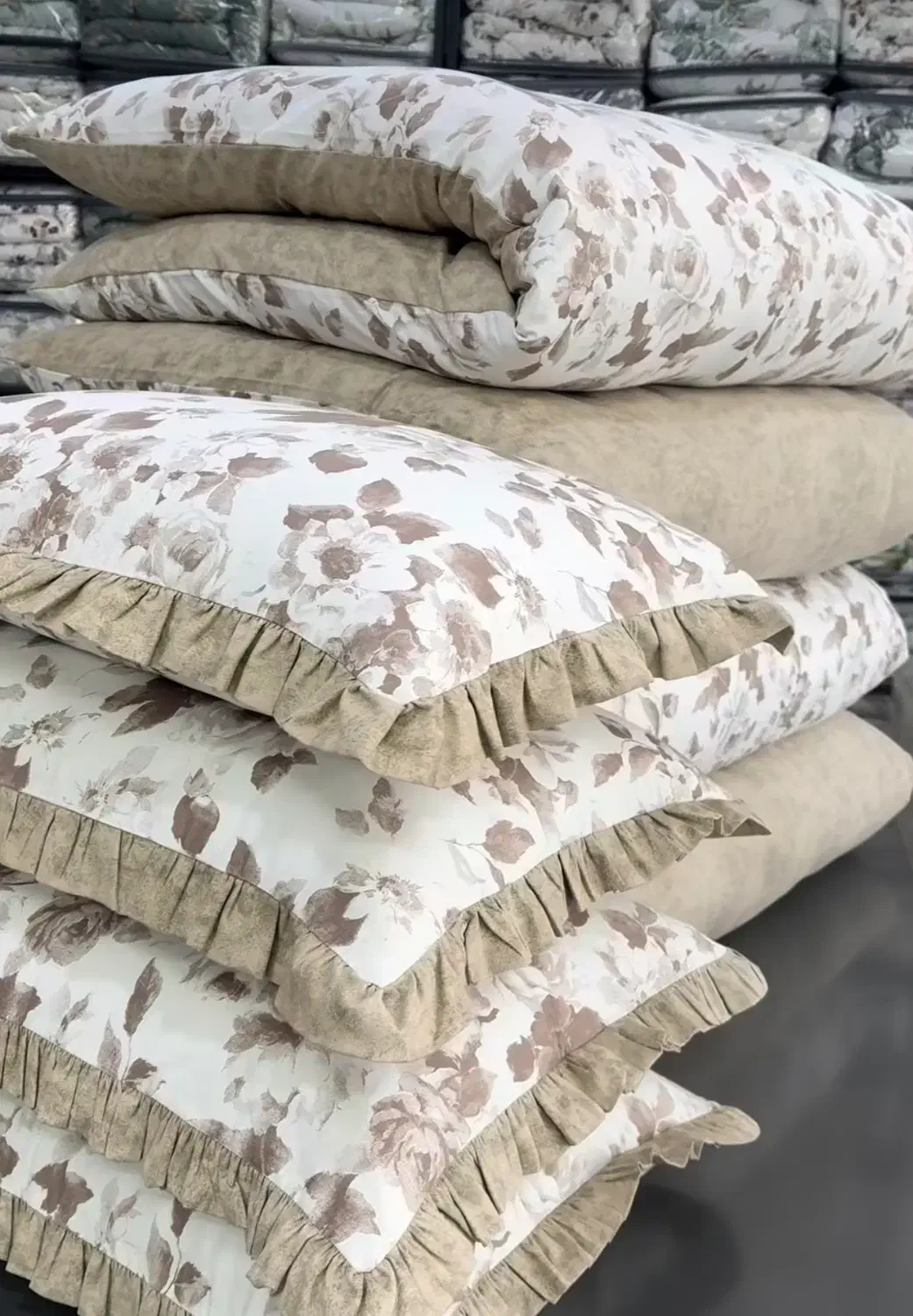 لحاف تشک و بالش مهمان|رختخواب، بالش، پتو|تبریز, |دیوار