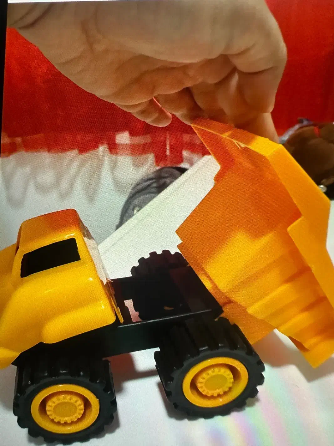 کامیون کوچک|اسباببازی|بابل, |دیوار