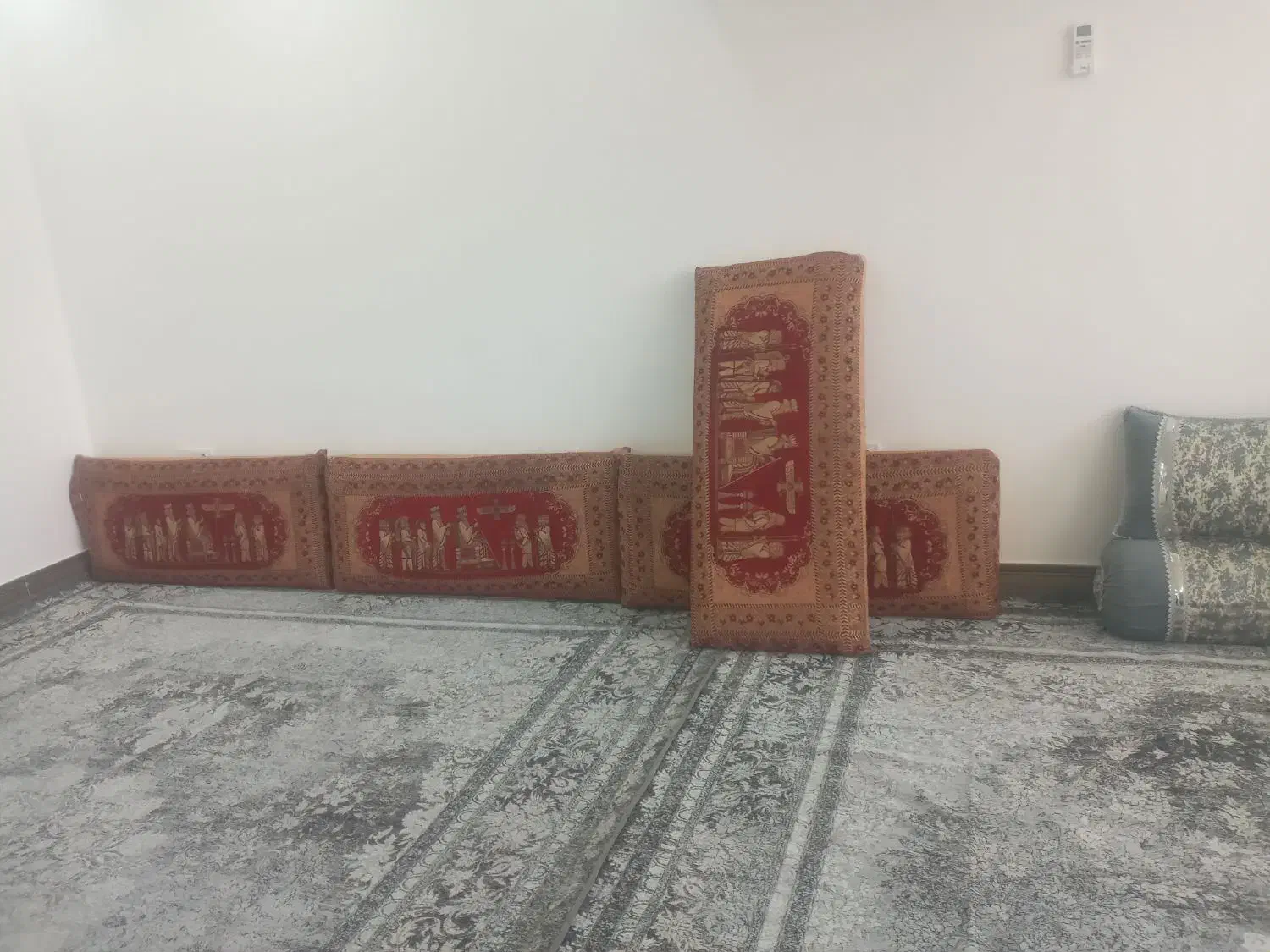 پشتی سالم جنس خوب|پشتی|ایذه, |دیوار