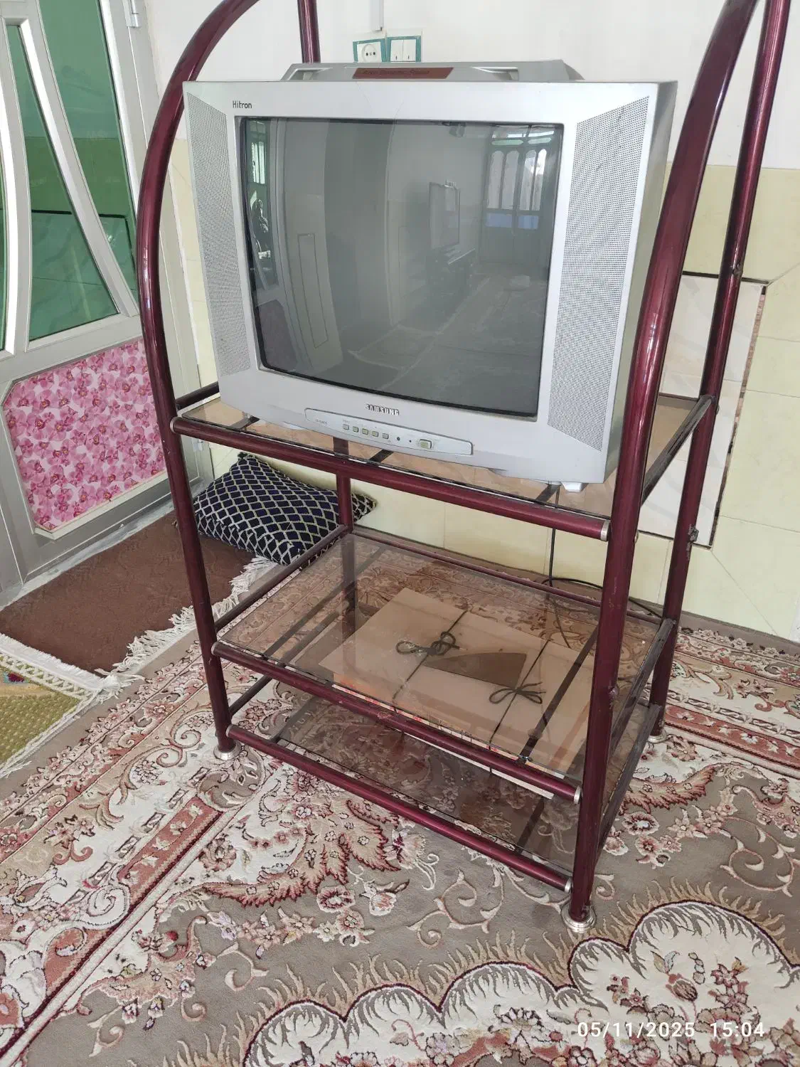 تلویزیون سامسونگ قدیمی و زیر تلویزیونی|تلویزیون و پروژکتور|خانمیرزا, |دیوار