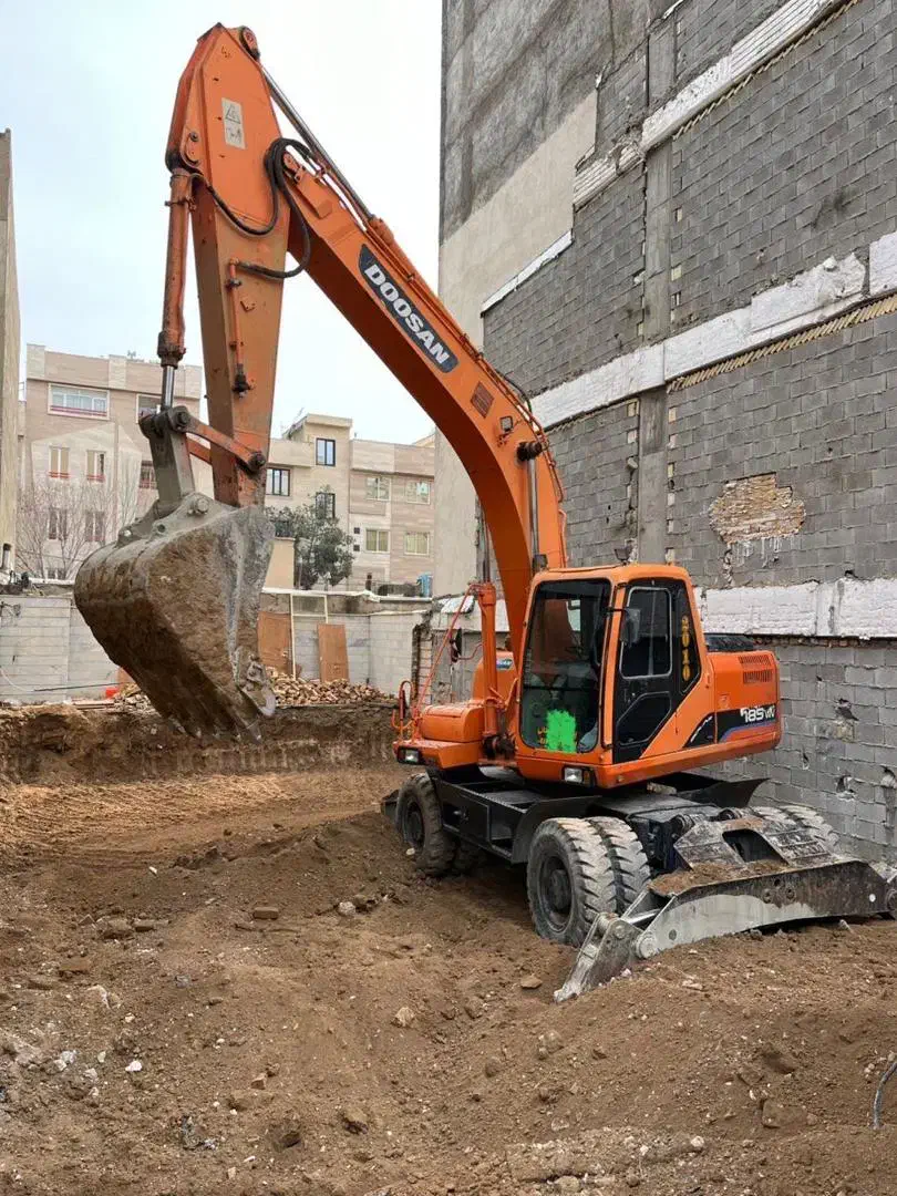 فروش بیل مکانیکی دوسان ۱۸۵ چرخ لاستیکی|خودرو سنگین|قم, آزادگان|دیوار