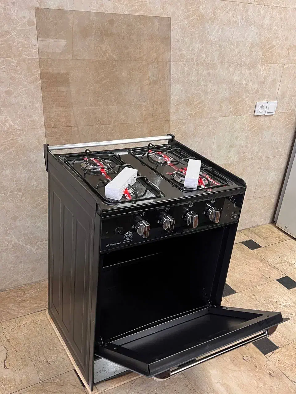 طرح فر /اجاق گاز 4 شعله / گارانتیدار / قاینار اذر|اجاق گاز و لوازم برقی پخت‌وپز|تهران, فلسطین (میدان انقلاب)|دیوار