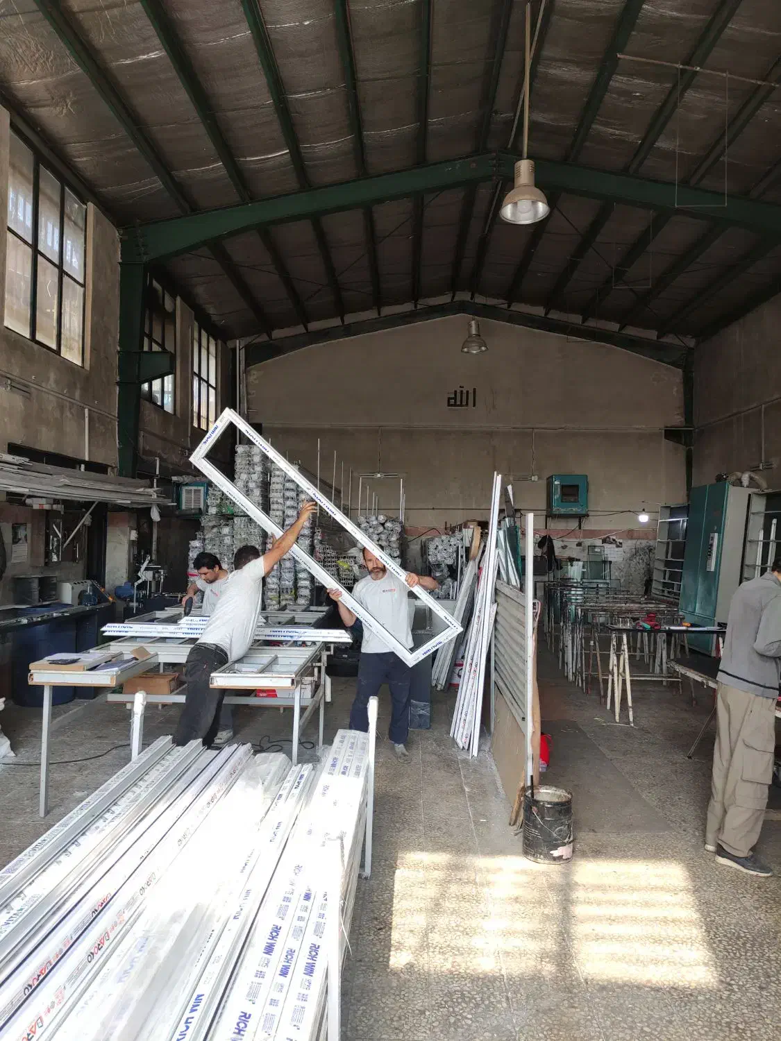 مهر آوین تولید کننده درب و پنجره و شیشه دوجداره|خدمات پیشه و مهارت|کرج, کمال‌شهر|دیوار