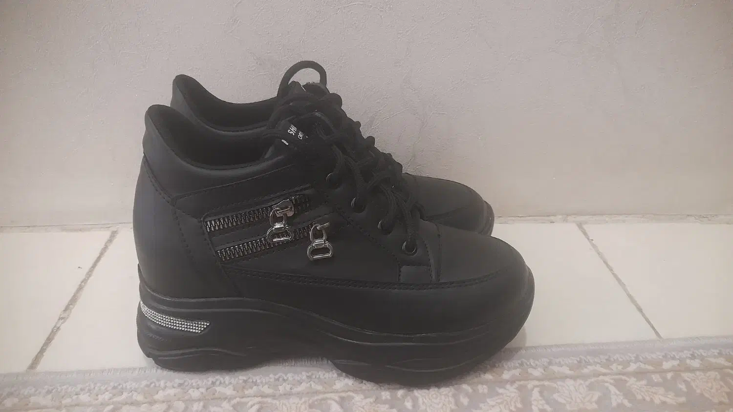 کفش|کیف، کفش، کمربند|زنجان, |دیوار