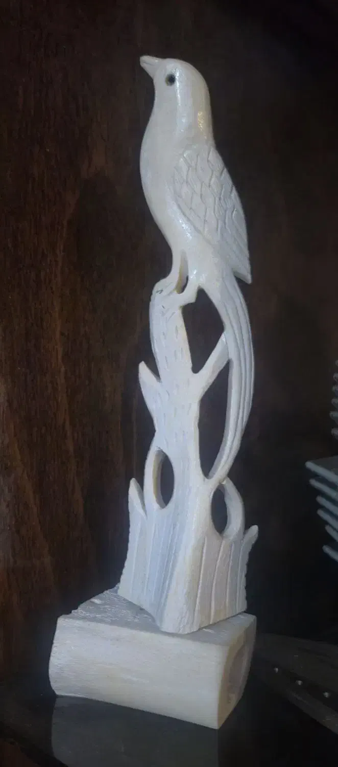 مجسمه ایی از جنس استخوان شتر|کلکسیون اشیاء عتیقه|قدس, شهرقدس|دیوار