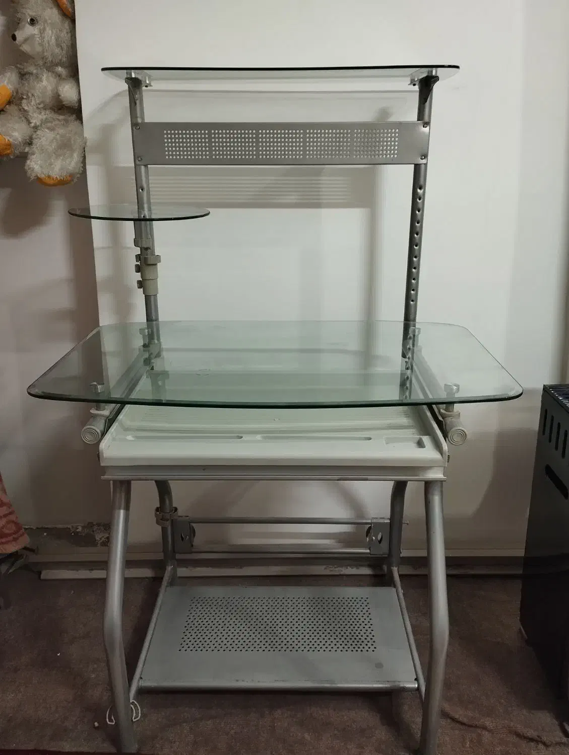 میز تحریر یا کامپیوتر|میز تحریر و کامپیوتر|قم, ولیعصر|دیوار