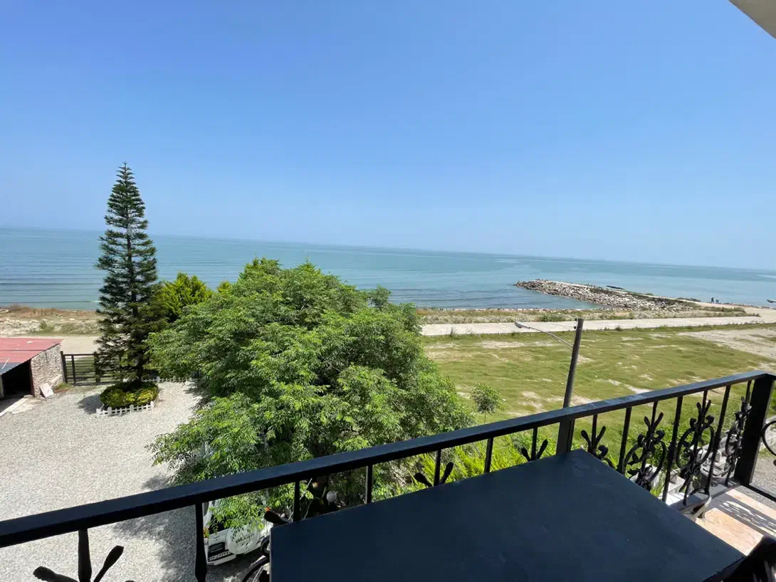 ساحلی تراس دار - یک خواب - چسبیده به ساحل|اجارهٔ کوتاه‌مدت آپارتمان و سوئیت|نوشهر, |دیوار