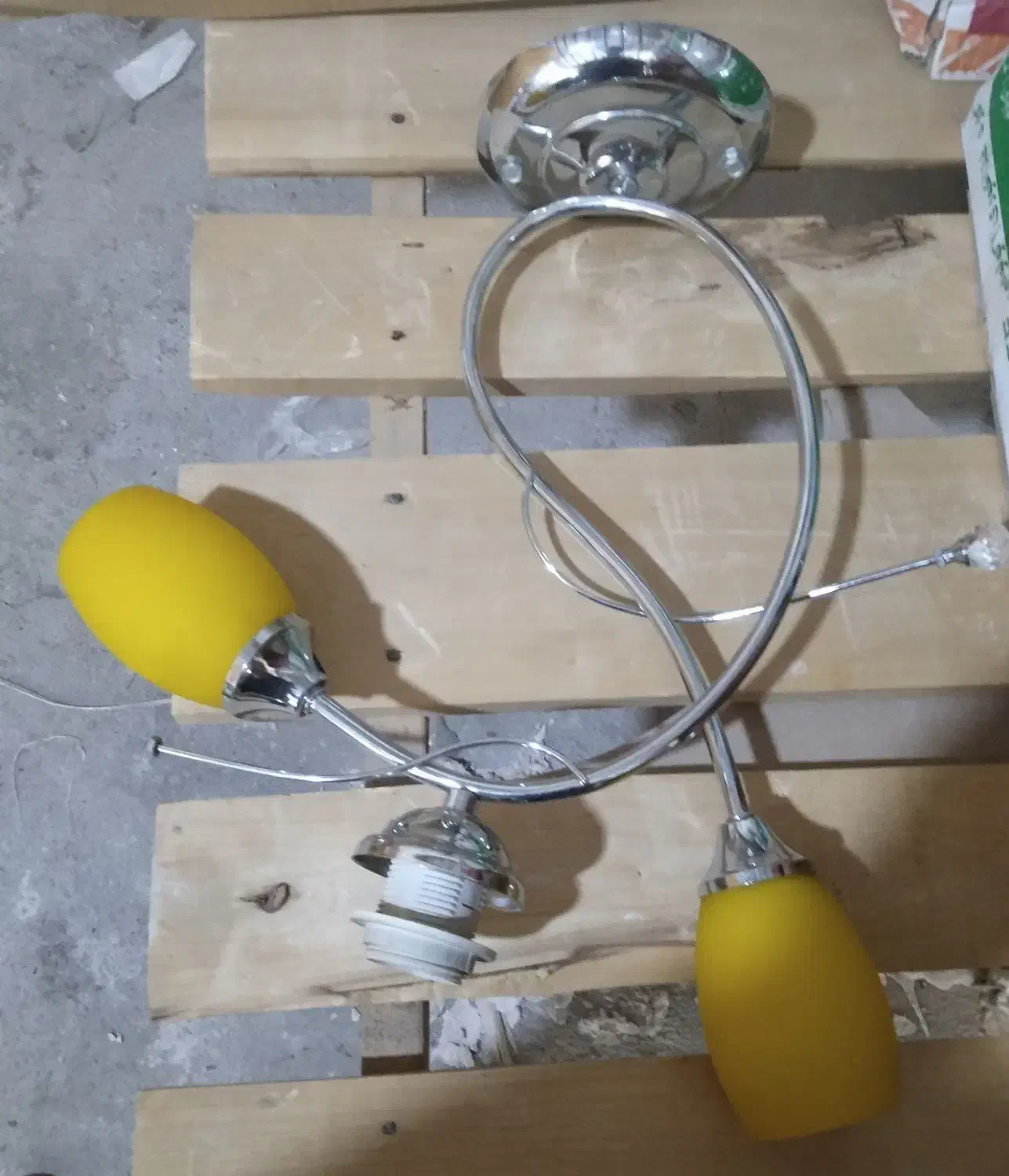 لوستر۳شاخه|لوستر و چراغ آویز|شیراز, گچی|دیوار