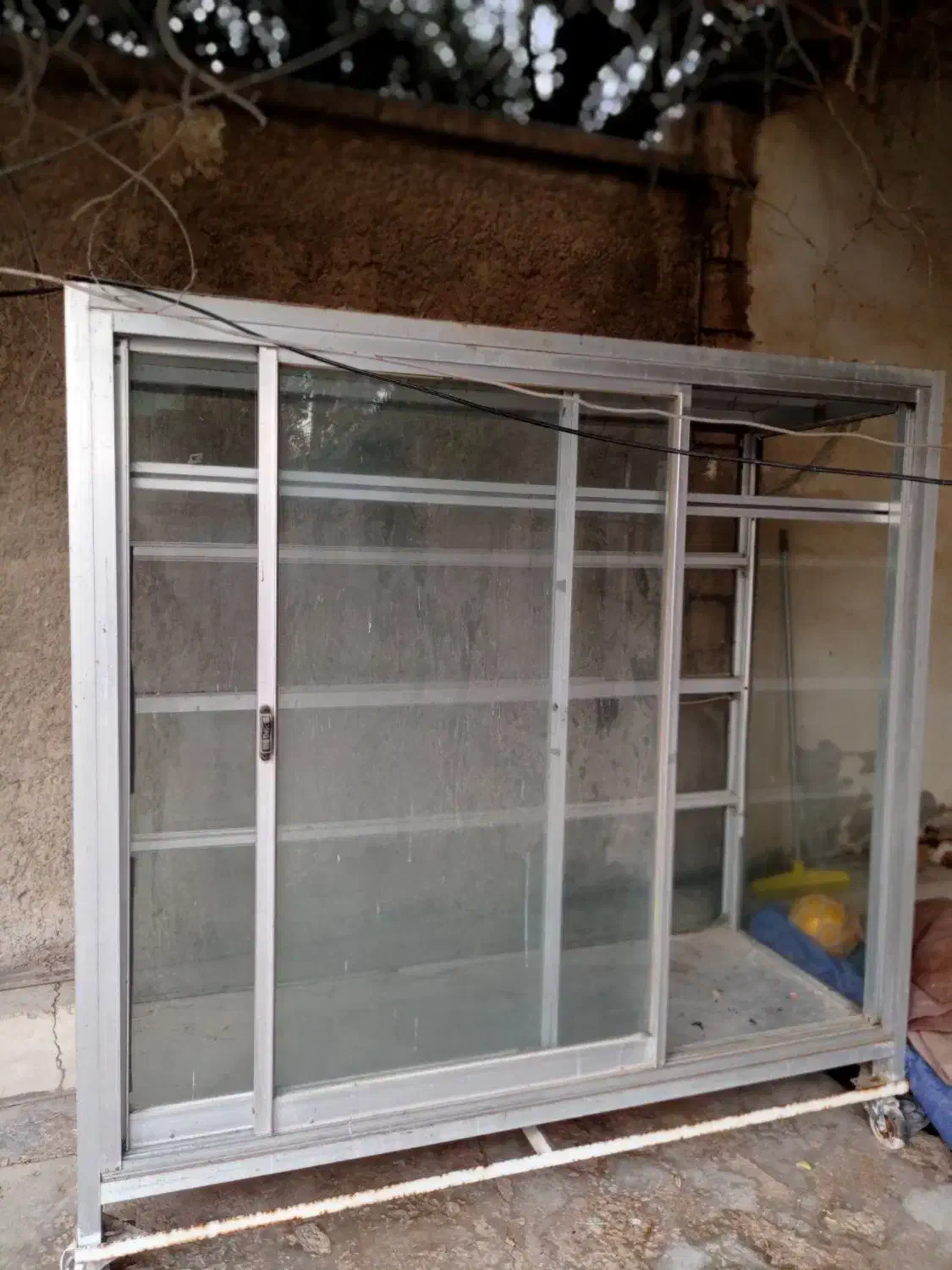 ویترین بزرگ بفروش میرسد|بوفه، ویترین، کنسول|امیدیه, |دیوار