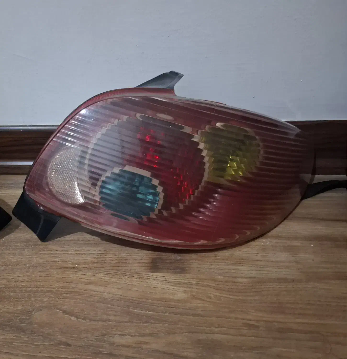 چراغ خطر عقب 206|قطعات یدکی و لوازم جانبی|بندر انزلی, عباس آباد|دیوار