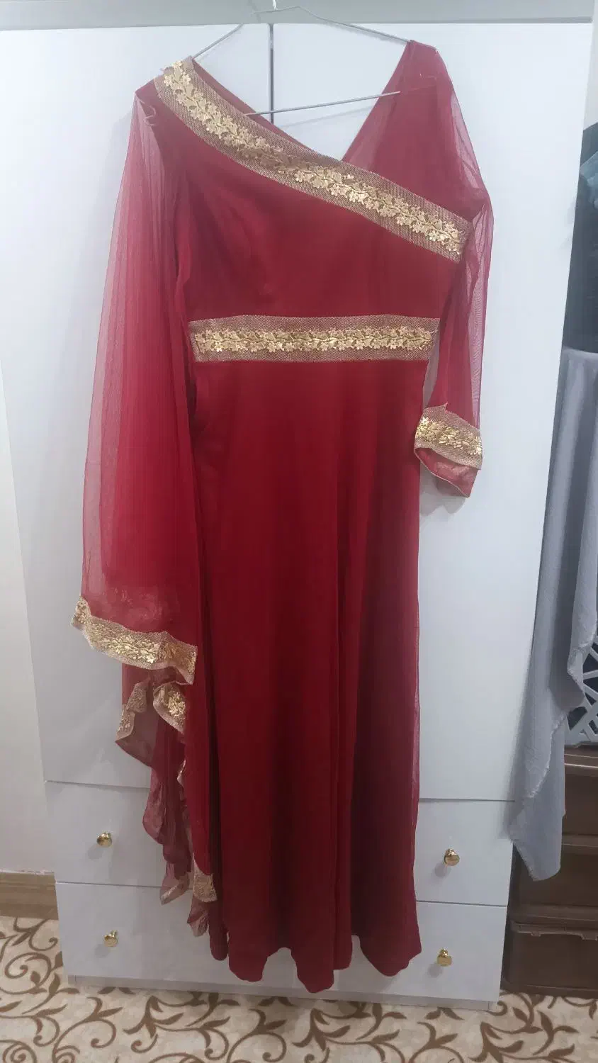 لباس|لباس|نجف‌آباد, قلعه سفید|دیوار