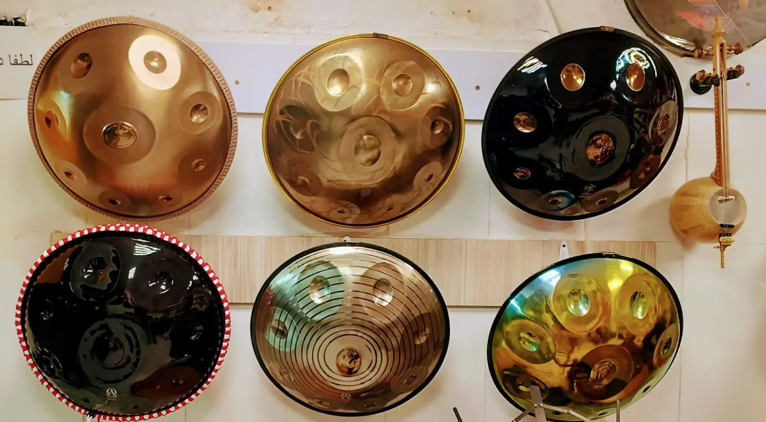 پیانو هنگ درام گیتار ویولن کمانچه سنتور دف کالیمبا|گیتار، بیس، امپلیفایر|بیرجند, |دیوار