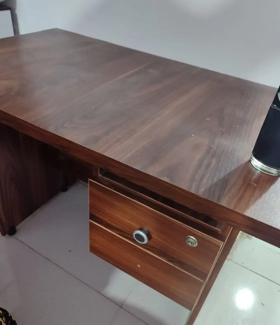 میز و صندلی اداری|مبلمان اداری|اهواز, کوی باهنر|دیوار