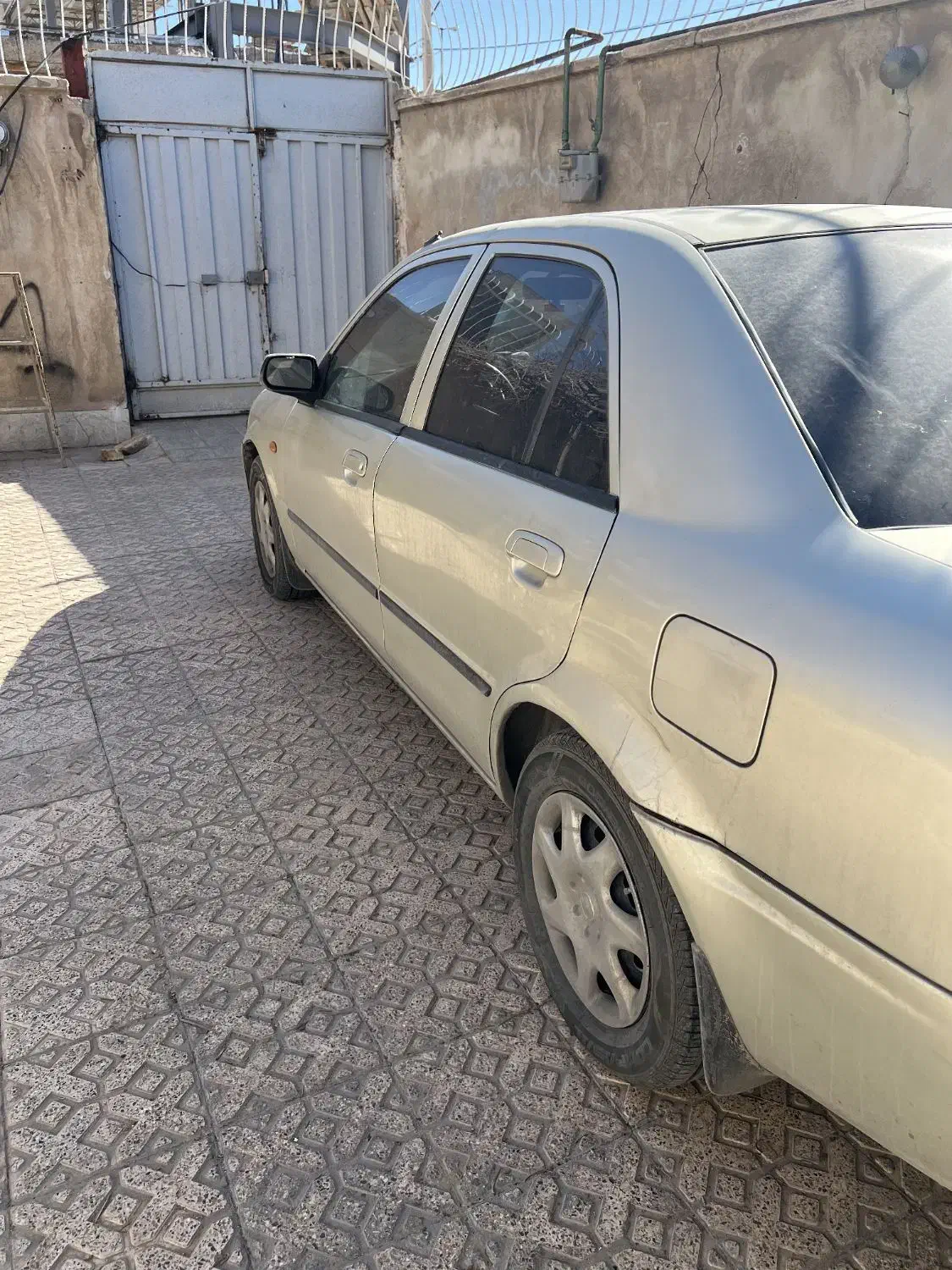 مزدا ۳۲۳ مدل ۸۲|خودرو سواری و وانت|شهرکرد, |دیوار