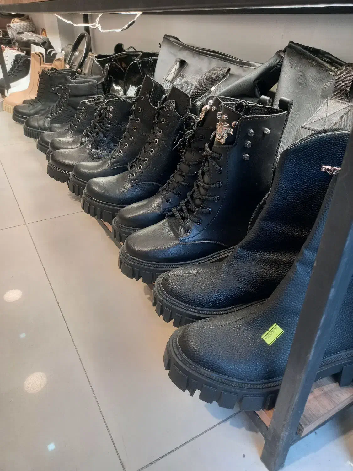 حراج بوت نیم بوت|کیف، کفش، کمربند|قزوین, |دیوار