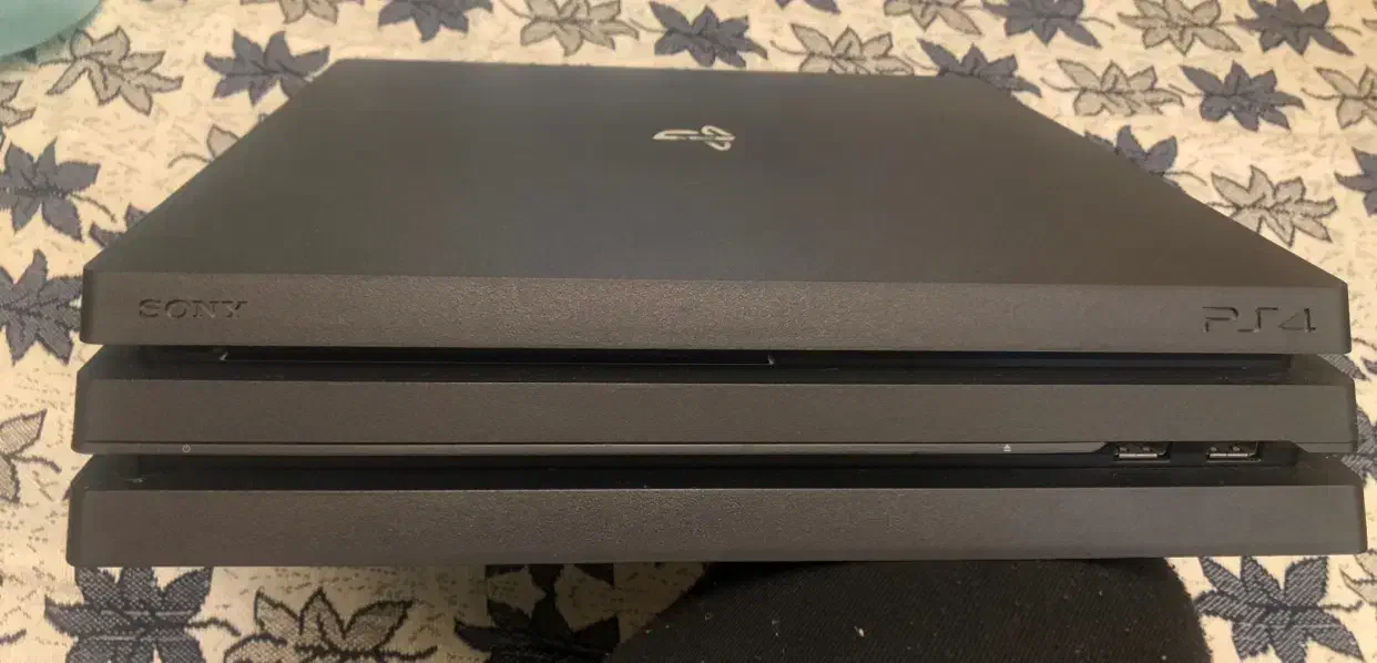 PS4 Pro یک ترابایت با یک دسته اضلافی|کنسول، بازی ویدئویی و آنلاین|تهران, یوسف‌آباد|دیوار