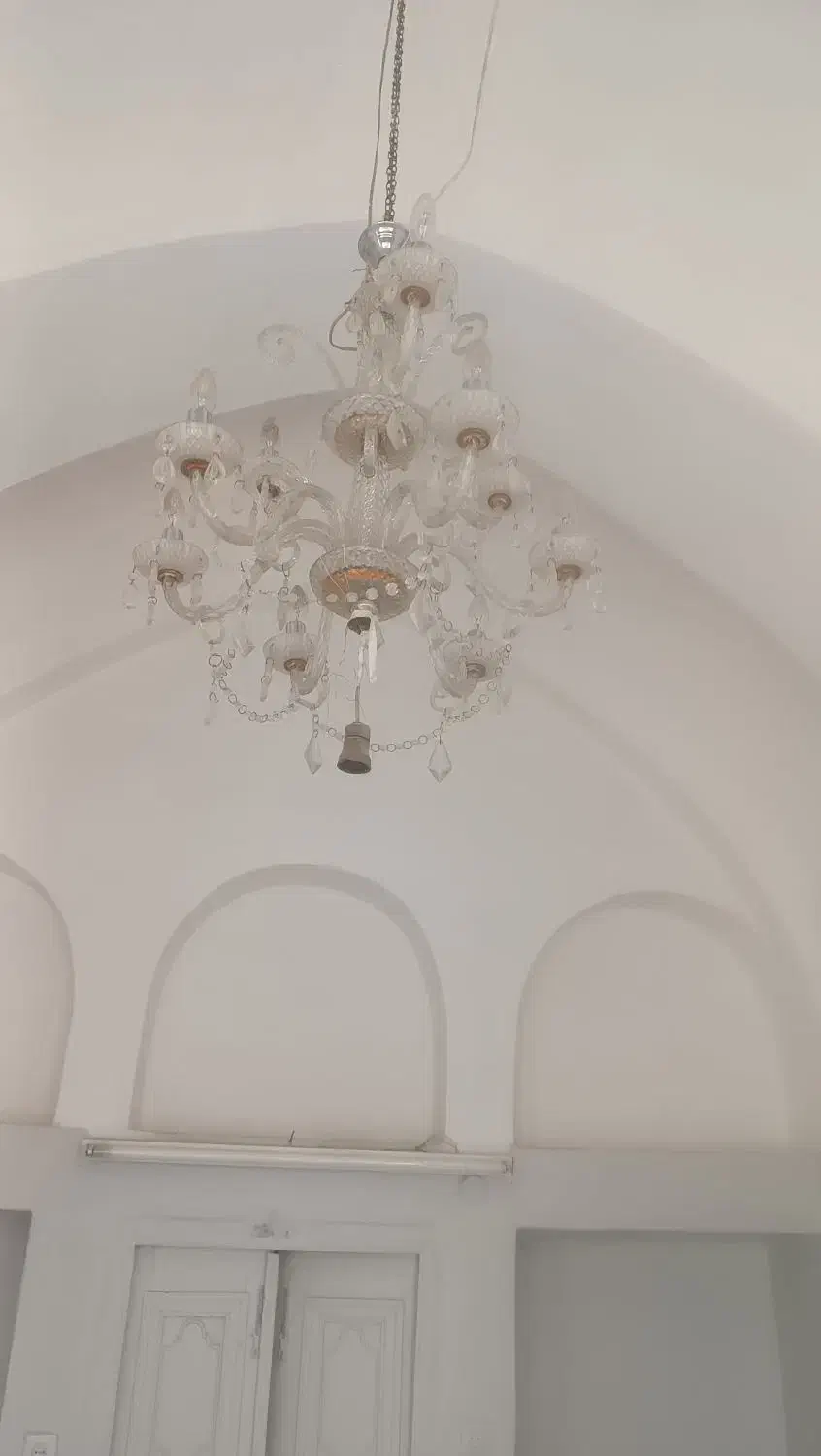 لوستر قدیمی|لوستر و چراغ آویز|اصفهان, کارلادان|دیوار