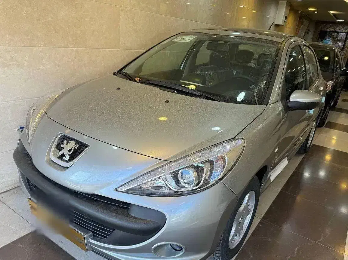 207 اتوماتیک سقف شیشه ای / تیتانیوم|خودرو سواری و وانت|شیراز, شهرک ایثار|دیوار