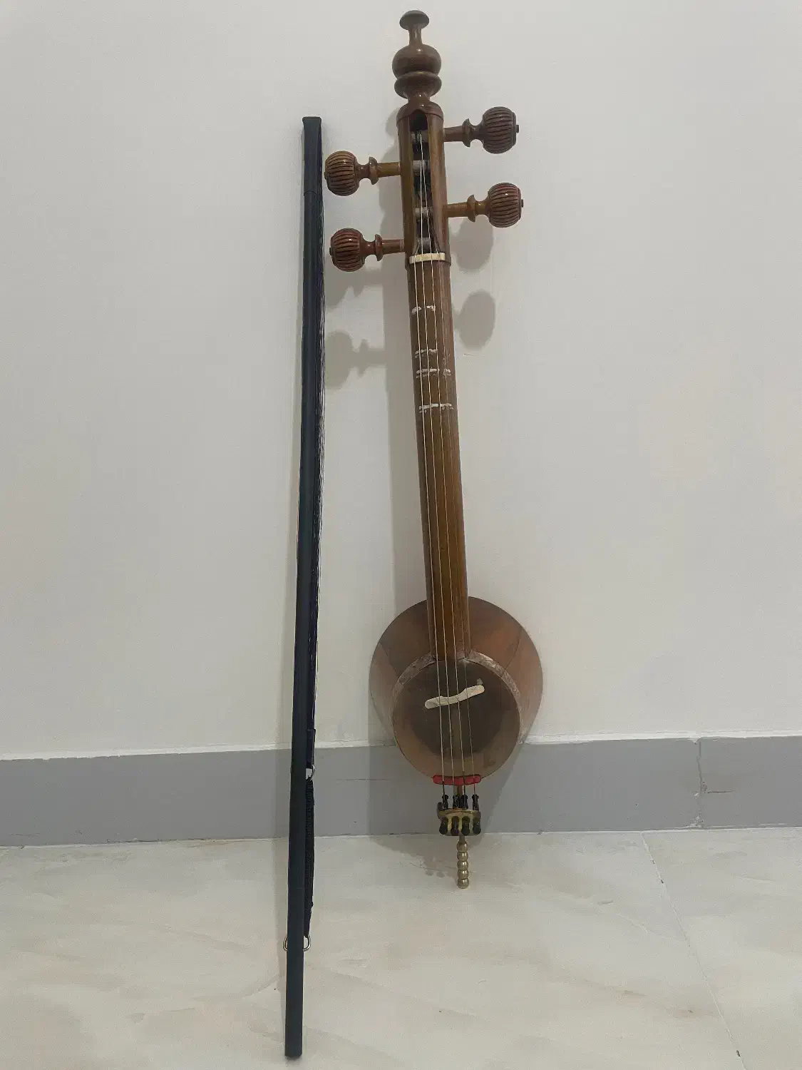 کمانچه|سازهای سنتی|تهران, سید خندان (جلفا)|دیوار