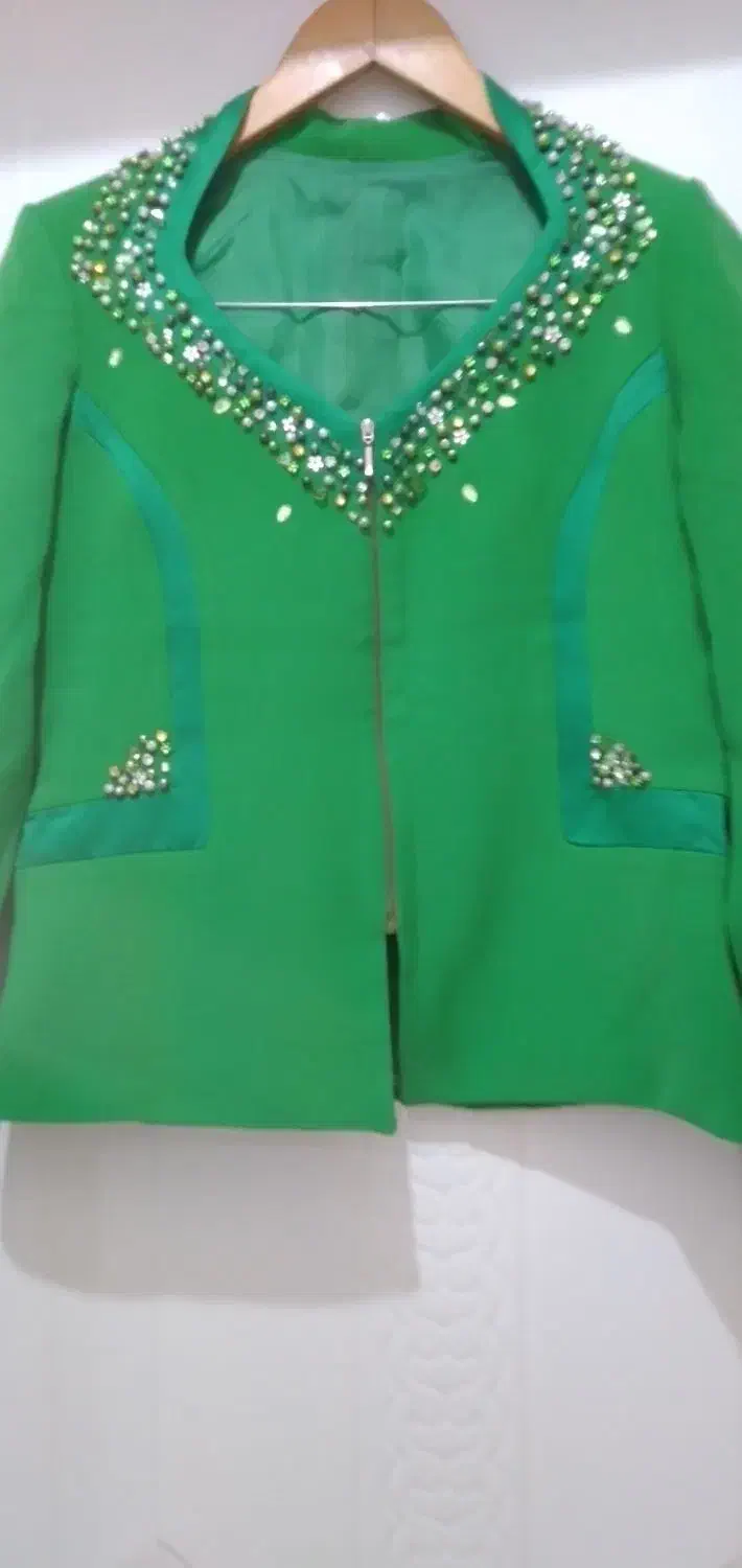 تعدادی لباس مجلس هرکدام ۱ بار پوشیده شدند .|لباس|میاندوآب, |دیوار