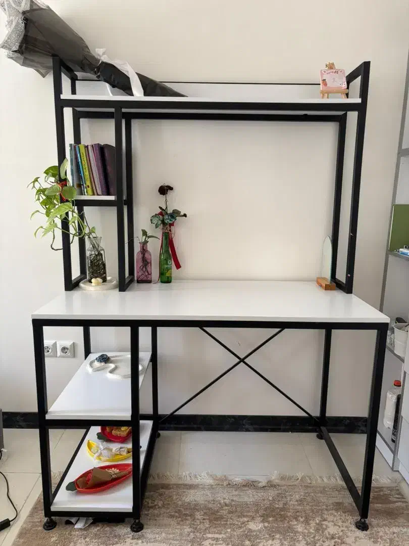 میز در نو|میز تحریر و کامپیوتر|قدس, شهر‌قدس|دیوار