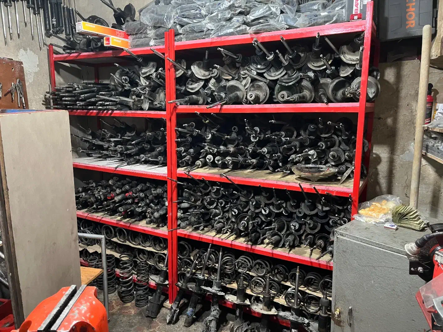 کمک فنر ((تنها ۲۵۰)) مهدی مهدی|قطعات یدکی و لوازم جانبی|تبریز, |دیوار