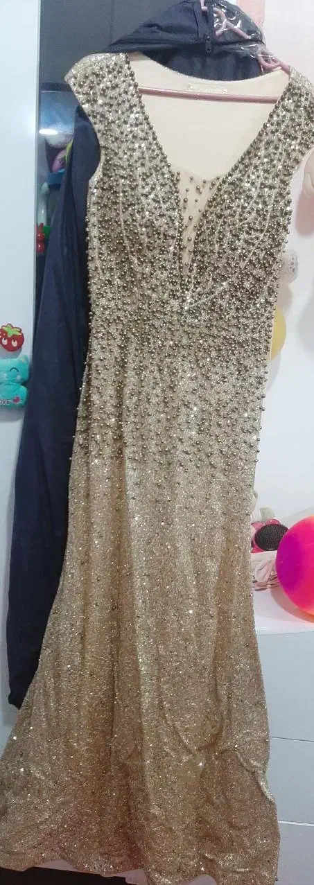 لباس مجلسی|لباس|سلماس, |دیوار