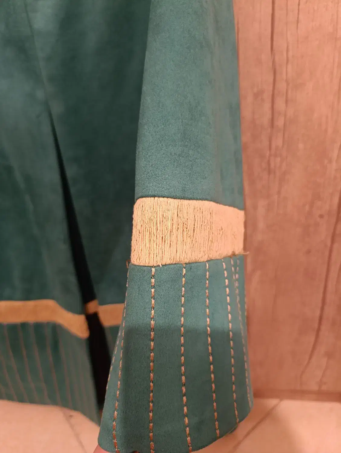 پالتو|لباس|بروجرد, |دیوار