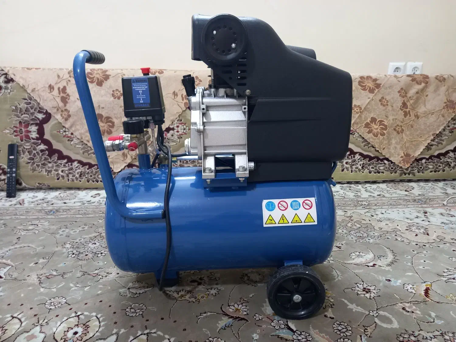 پمپ باد ۲۴ لیتری|ابزارآلات|مشهد, فاطمیه|دیوار