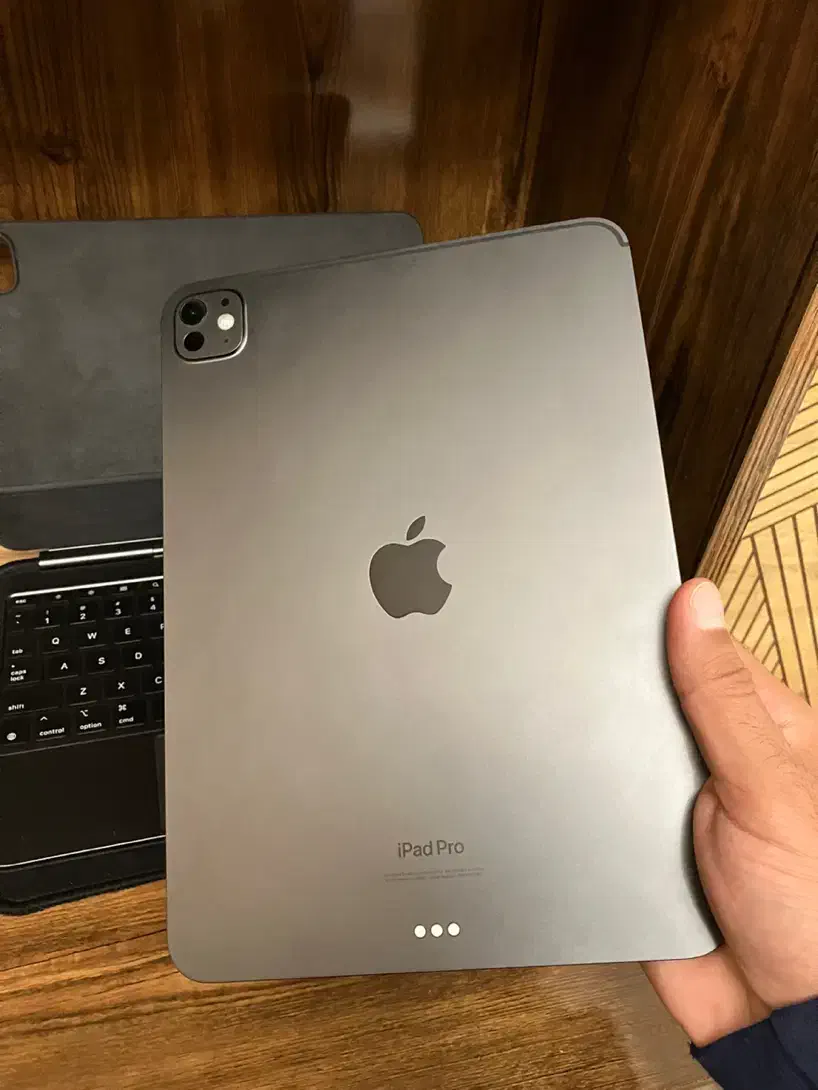 و قلم و کیبورد اپل Ipad pro m4 11 inch 512 wifi|تبلت|مشهد, آزادشهر|دیوار