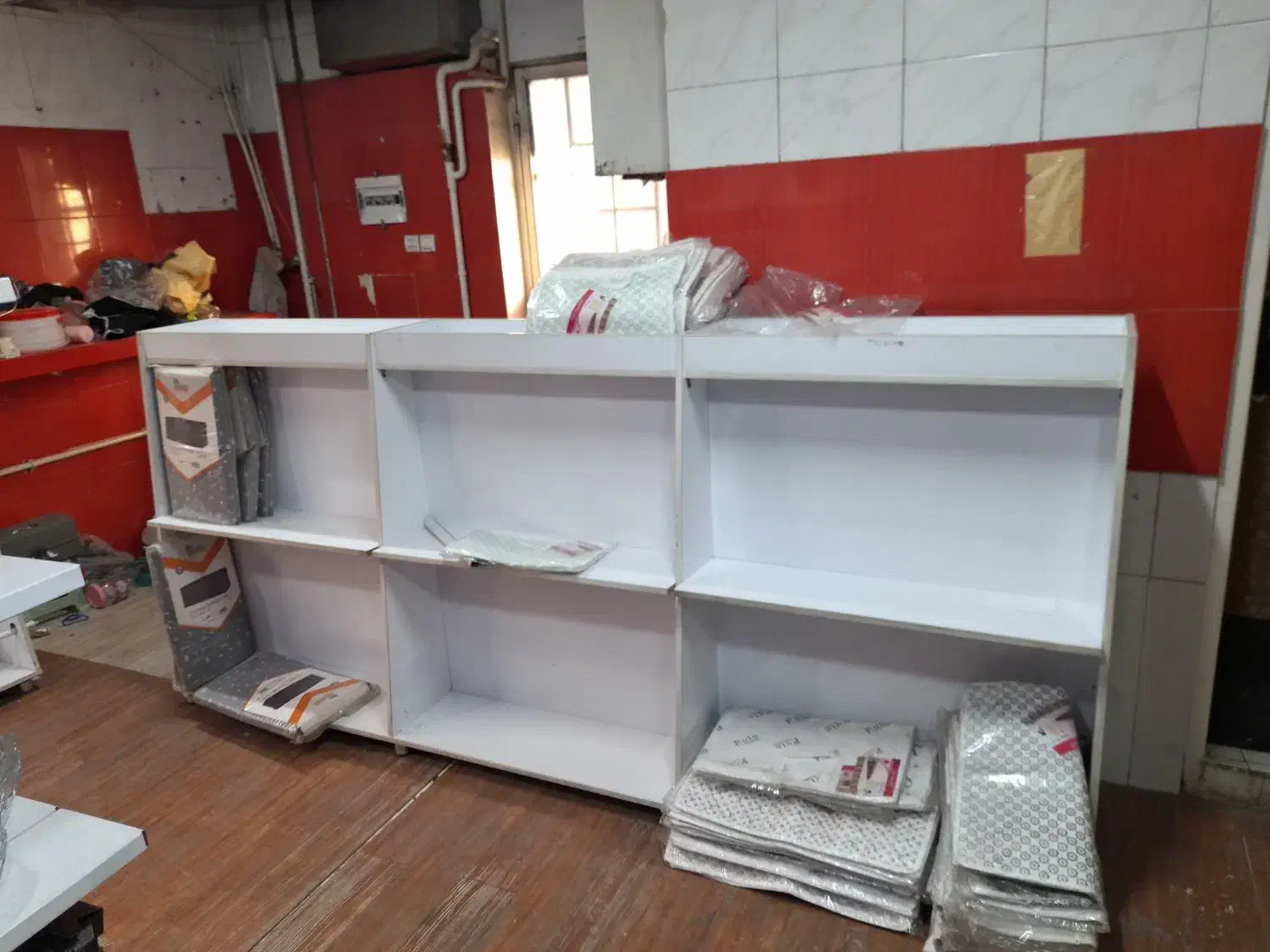 قفسه ام دی اف باارتفاع حدود۱.۲۰وطول ۲.۷۵|فروشگاه و مغازه|اصفهان, مفتح|دیوار