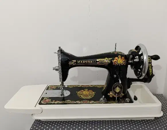 چرخ خیاطی مارشال دستی|کلکسیون اشیاء عتیقه|آباده, |دیوار