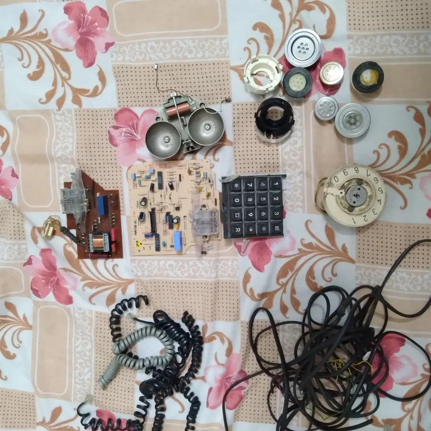 تلفن قدیمی|تلفن رومیزی|قم, سراجه (۱۵ خرداد)|دیوار