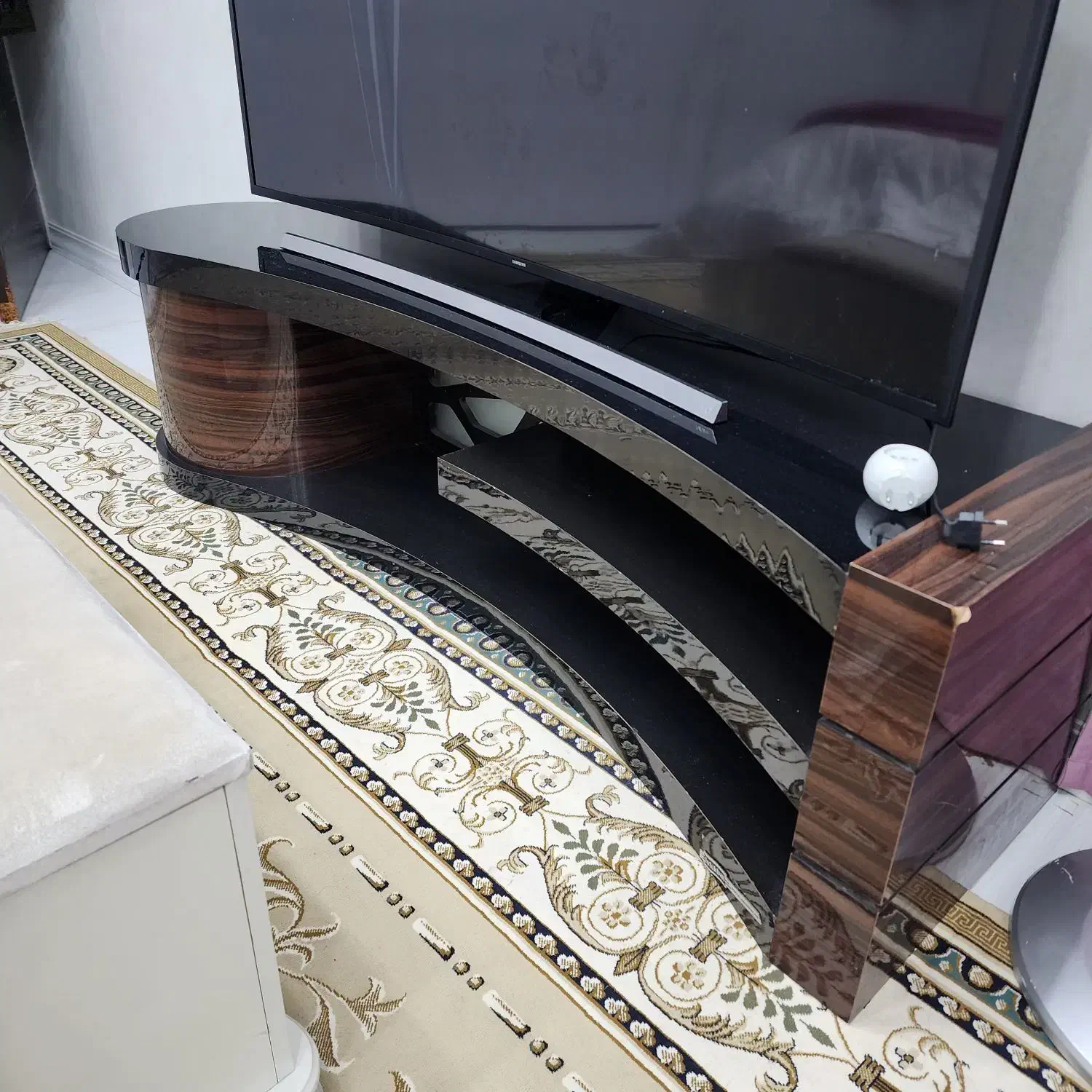 میز تلویزیون  چوبی و شیشه ای|میز تلویزیون|بندر ماهشهر, |دیوار