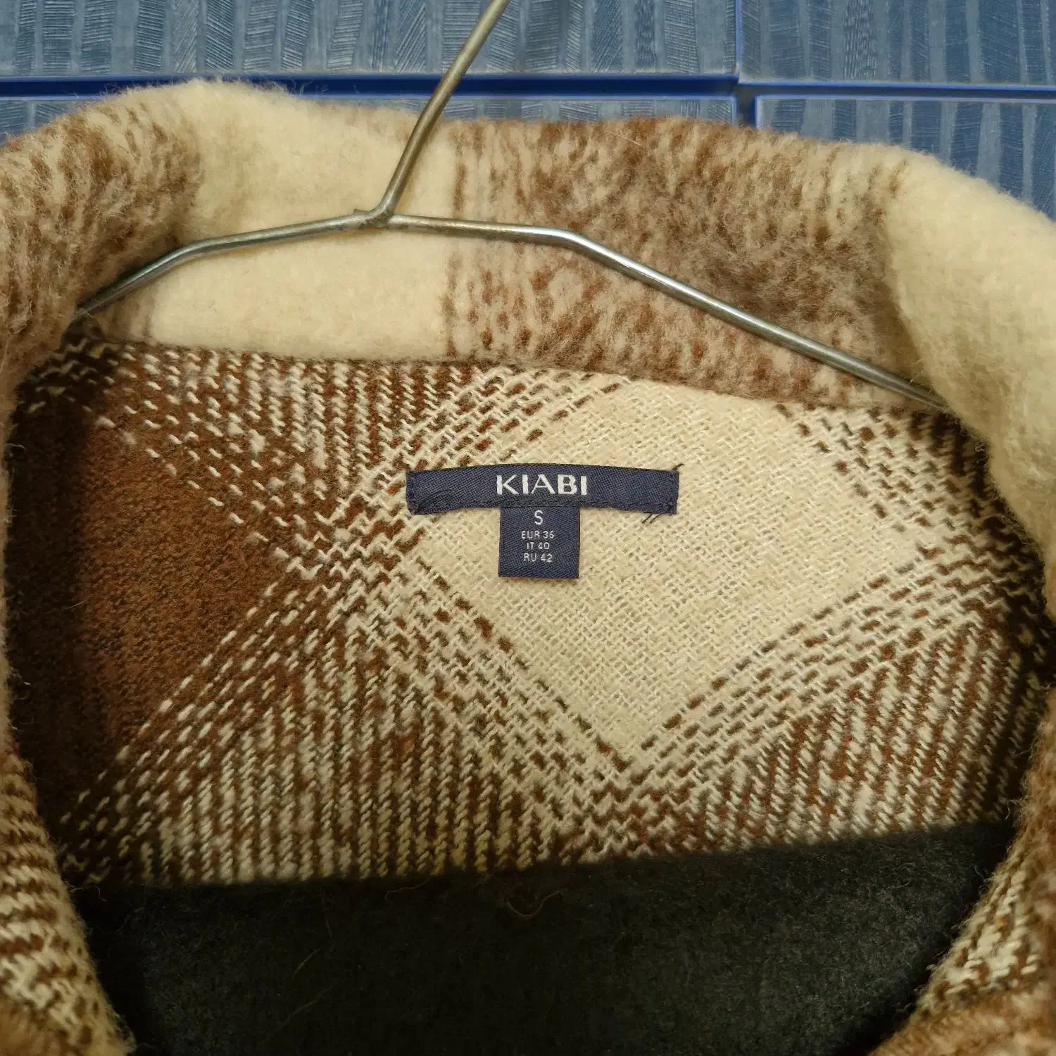 پالتو چهارخانه قهوه ای|لباس|رشت, امین الضرب|دیوار