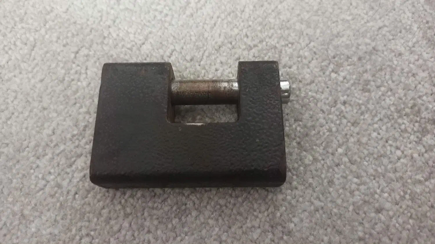 قفل کتابی|اشیا|قم, بنیاد|دیوار