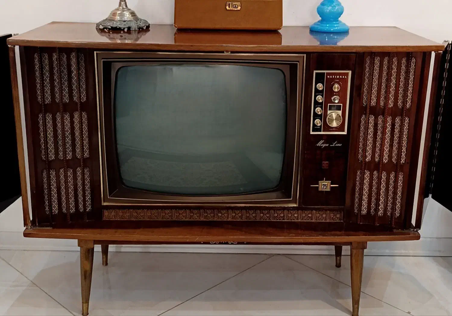 تلویزیون کمُدی عتیقه|کلکسیون اشیاء عتیقه|بیرجند, |دیوار