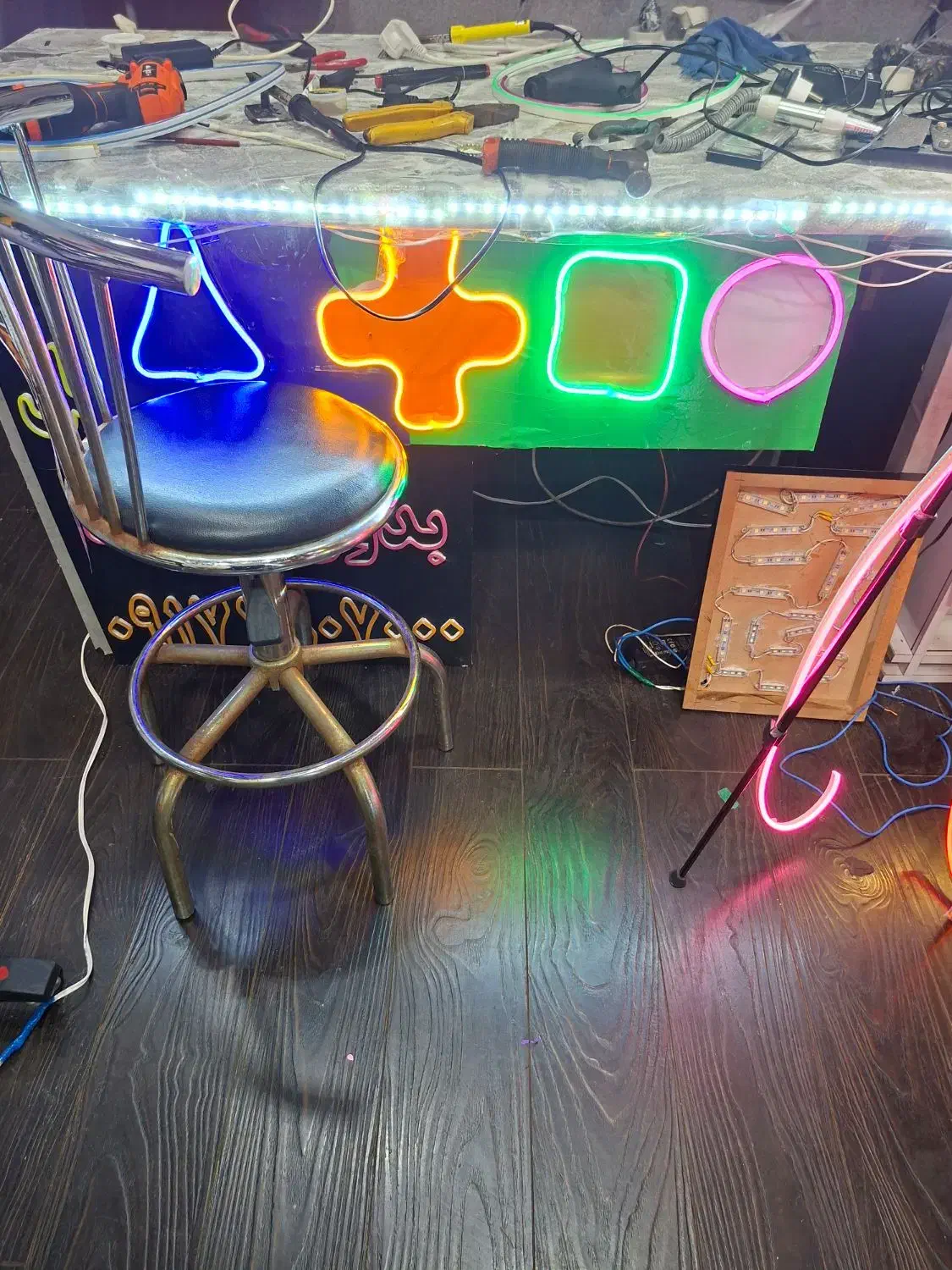 چاپ تابلوساز برچسب تبلیغات تضمینی|خدمات پیشه و مهارت|کیش, |دیوار