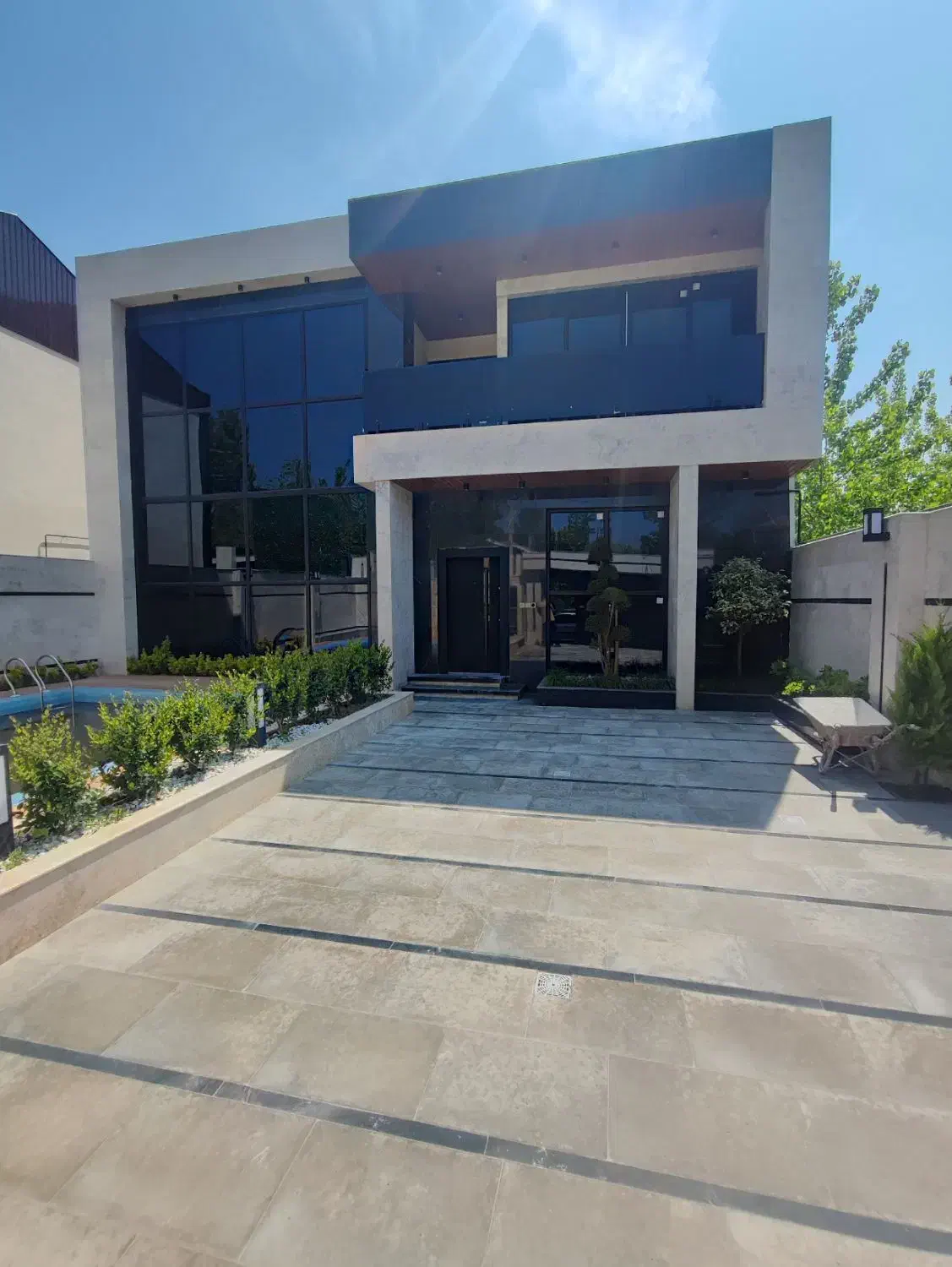 ویلامدرن استخر جکوزی سندتکبرگ/نزدیک رشت/۳۰۰متر|فروش خانه و ویلا|رشت, کاکتوس|دیوار